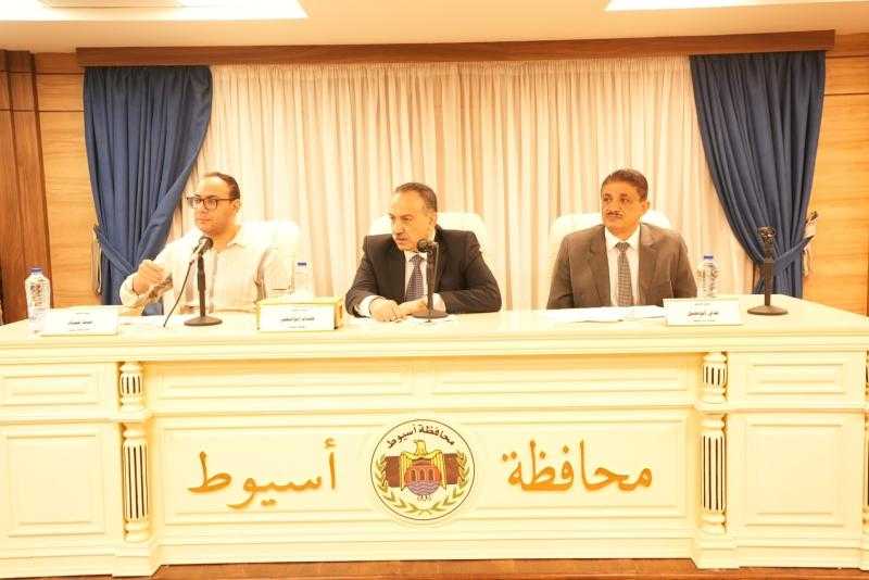 محافظ أسيوط: قرارات حاسمة لتقنين الأراضي وتحفيز الاستثمار وتحسين الخدمات