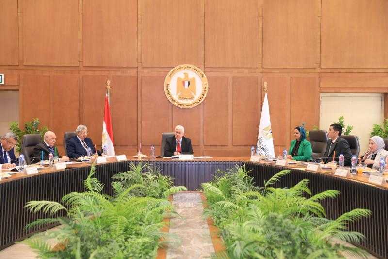 وزير التعليم العالي يترأس الاجتماع الأول لمجلس التخطيط والدراسات لمقرري المجالس النوعية بأكاديمية البحث العلمي