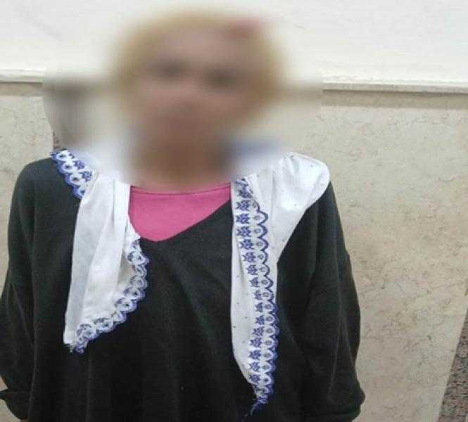 ضبط بائعة تحرشت بسائح أجنبي وطلبت مالاً للسماح بمروره في القاهرة