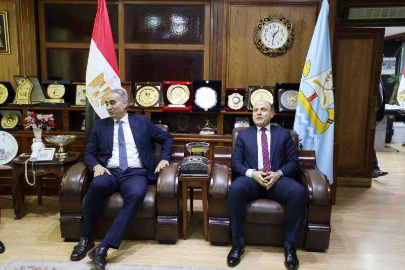 محافظ كفرالشيخ ورئيس جهاز حماية المستهلك يعقدان لقاءً موسعًا مع الغرفة التجارية لضبط الأسواق وأسعار السلع
