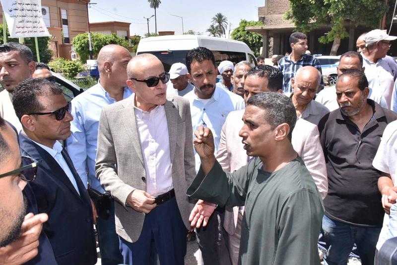 محافظ الأقصر يدشن مبادرة جملها تكملها لتجميل مركز البياضيه