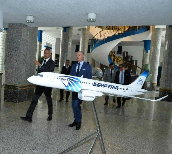مصر للطيران تناقش مع إيركاب العالمية تحديث الأسطول الجوي لطائرات الناقل الوطني
