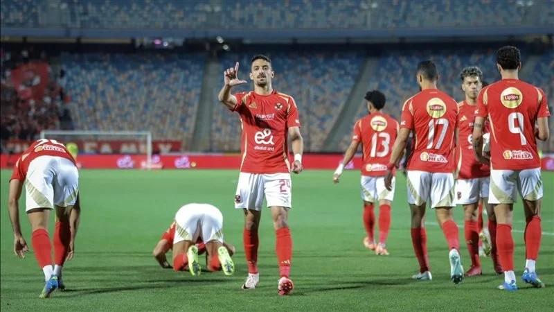 الأهلي يقلب الطاولة ويتقدم على المصري 2-1 في شوط مثير