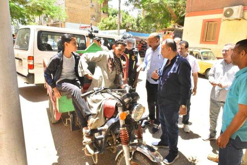 محافظ أسيوط يتفقد منطقة مساكن عزبة السجن ويوجه بإزالة الإشغالات وتحسين البيئة الحضرية