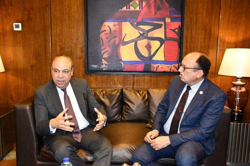 رئيس جامعة حلوان يلتقي وزير الطيران في مناقشة عن الأمن السيبراني