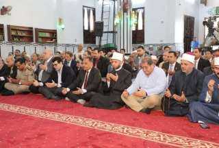 وزير الأوقاف ومحافظ الشرقية يؤديان صلاة الجمعة بمسجد الدكتور عبد الحليم محمود شيخ الأزهر الأسبق بقرية السلام بمركز بلبيس