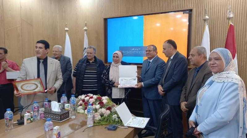 رئيس البحوث الزراعية يكرم الفائزين بجوائز التميز بوقاية النباتات ويوجه بتعزيز تطبيقاتها الميدانية