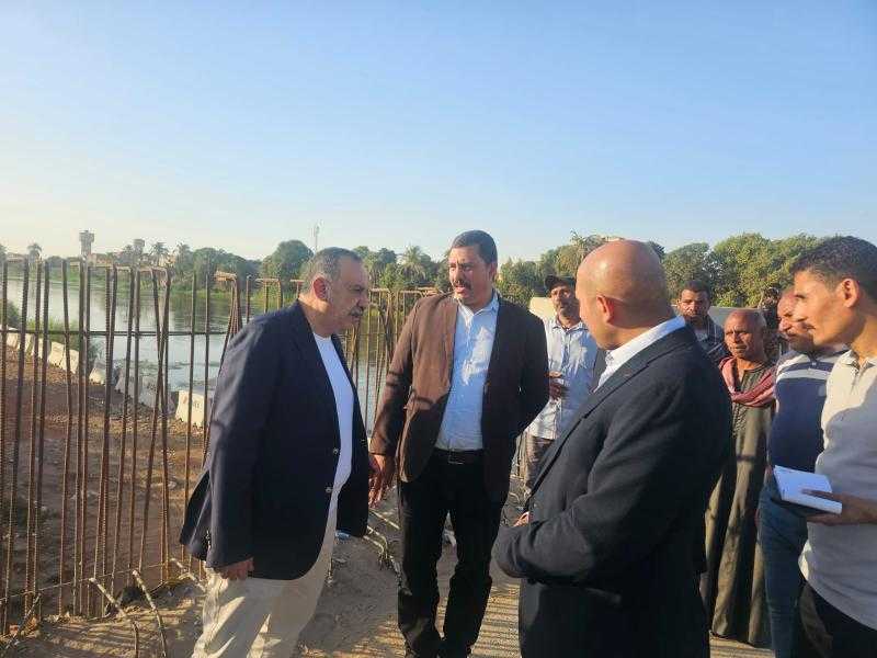 محافظ أسيوط يتفقد أعمال تطوير مدخل قرية بني قرة ونقل موقف السرفيس لتحقيق السيولة المرورية
