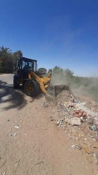 محافظ أسيوط: استمرار جهود رفع مخلفات تطهير الترع بقرية النواميس في مركز البداري