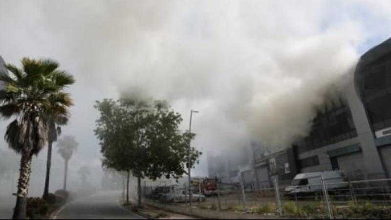 سحابة سامة تحتجز 160 ألف إسباني في منازلهم