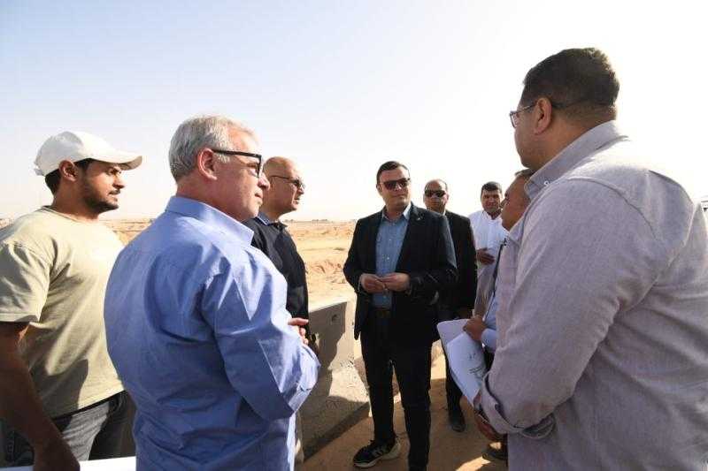 وزير الإسكان يتفقد سير العمل بالتجمع العمراني غرب الضبعة بالساحل الشمالي الغربي