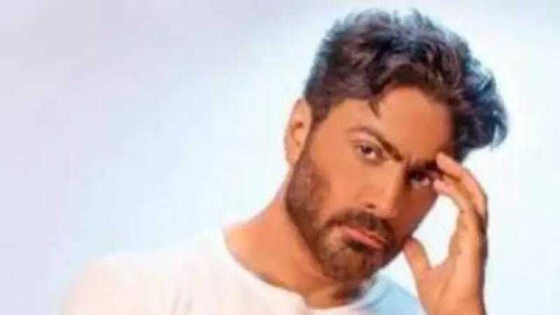 محمود حمدان يشيد بفيلم ”ريستارت” قبل عرضه