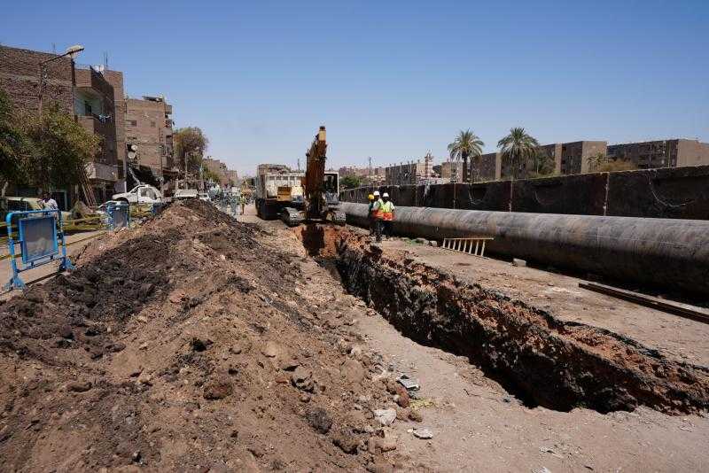محافظ أسيوط: استبدال خط طرد الصرف الصحي المتكرر الأعطال بمحطة البركة بطول 7500 متر وبتكلفة 400 مليون جنيه