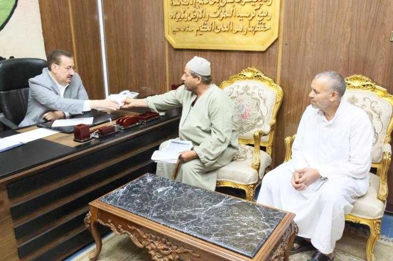 محافظ المنوفية يأمر بصرف مساعدة مالية عاجلة ومواد غذائية ولحوم لحالة إنسانية