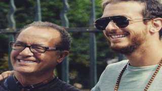 بعد محاكمته.. والد سعد لمجرد يدخل فى نوبة بكاء شديد