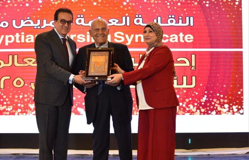 نقيب التمريض لـمجدي يعقوب: حضورك يمنحنا فخرا ودعما معنويا كبيرا