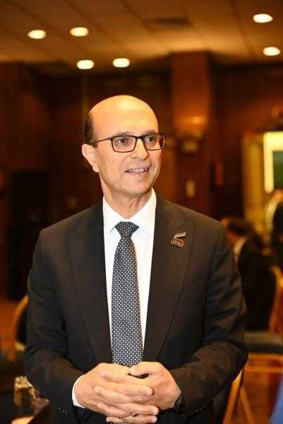 رئيس جامعة أسيوط يهنئ كوادر مهنة التمريض في يومهم العالمي معربًا عن تقديره لعطائهم الإنساني وتفانيهم النبيل