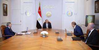 السيسي يستعرض جهود تطوير الأسطول البحري لهيئة قناة السويس مع الفريق أسامة ربيع