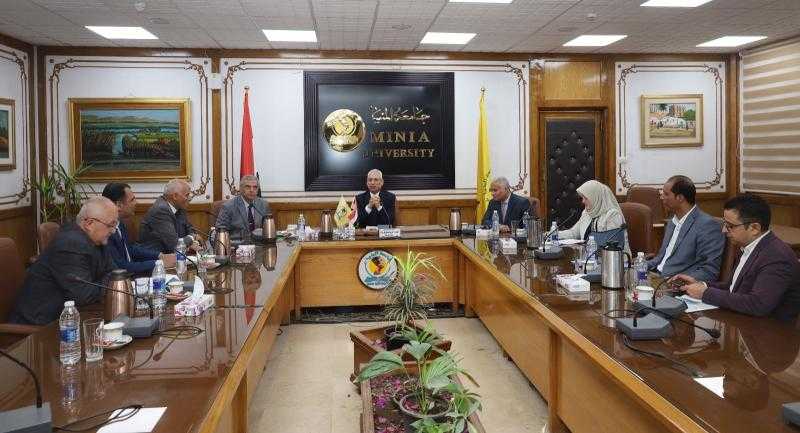 اجتماع تنسيقى بين جامعة المنيا وجهاز تنمية المشروعات الشريك الحكومى لتحالف شمال الصعيد للتعليم العالى