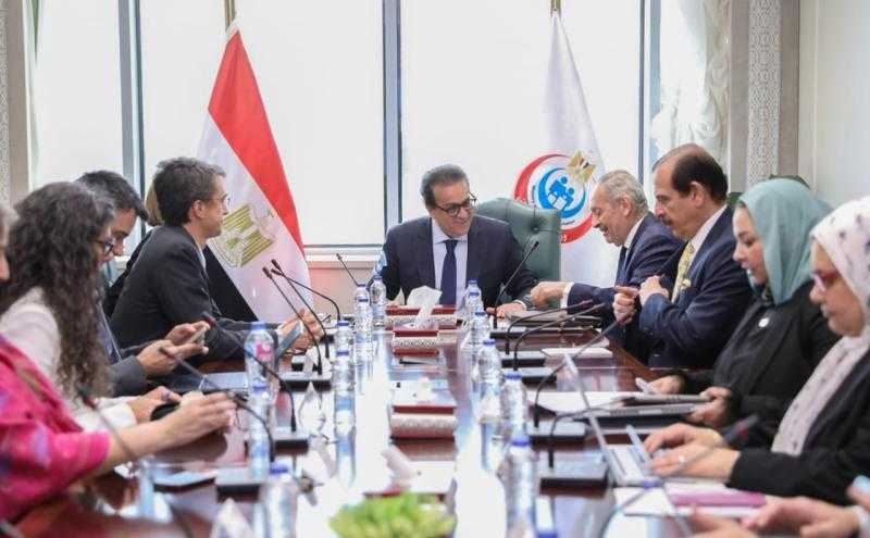 وزير الصحة يبحث مع وفد البنك الدولي تعزيز التعاون في ملف التنمية البشرية