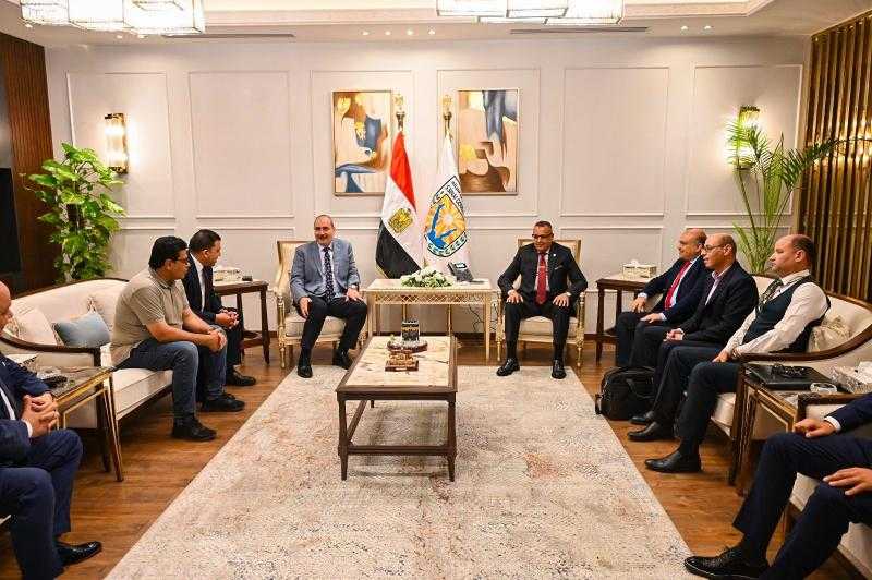 محافظ جنوب سيناء يبحث مع وفد وزارة الشباب والرياضة مشروع إنشاء مركز تدريب المرتفعات بسانت كاترين