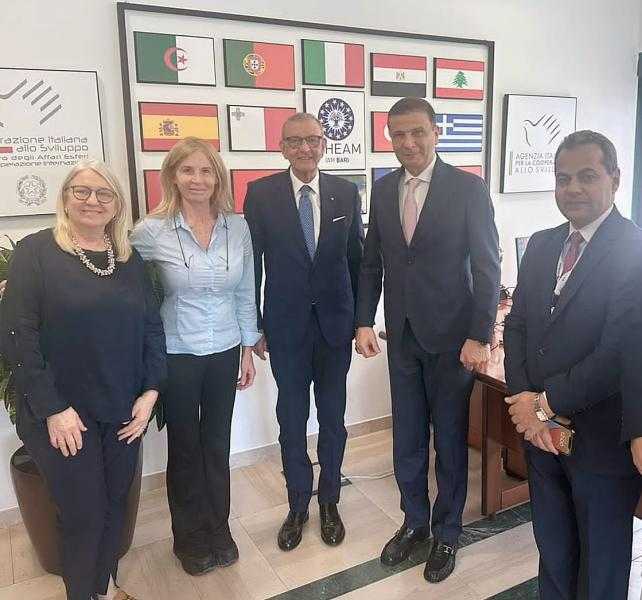 وزير الزراعة يبحث مع مدير معهد سيام باري في ايطاليا تعزيز التعاون في مجال البحث العلمي الزراعي