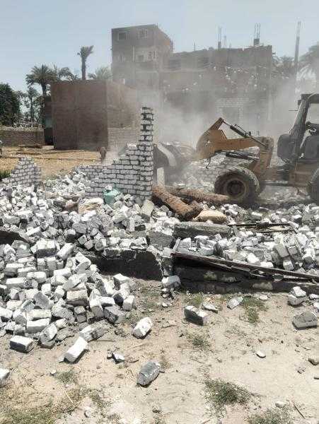 محافظ أسيوط: إزالة 50 حالة تعدي بمراكز أبوتيج وأسيوط ومنفلوط واسترداد 798 فدان أملاك دولة