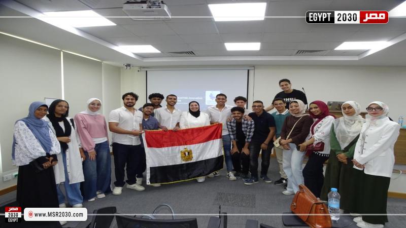طلاب برنامج العلوم التطبيقية للفضاء والملاحة بجامعة بني سويف الأهلية