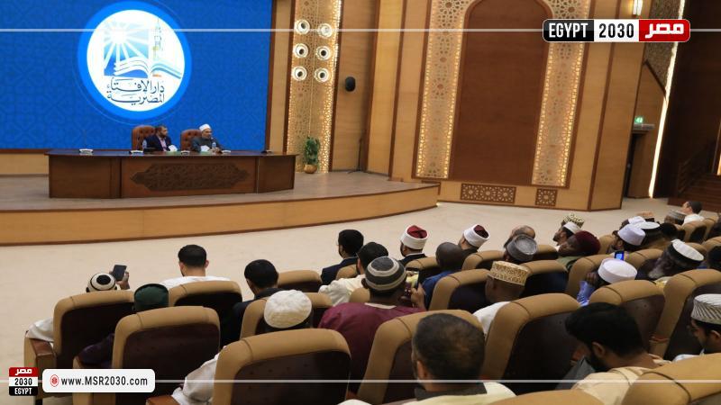 وفدًا من أئمة ست دول إفريقية