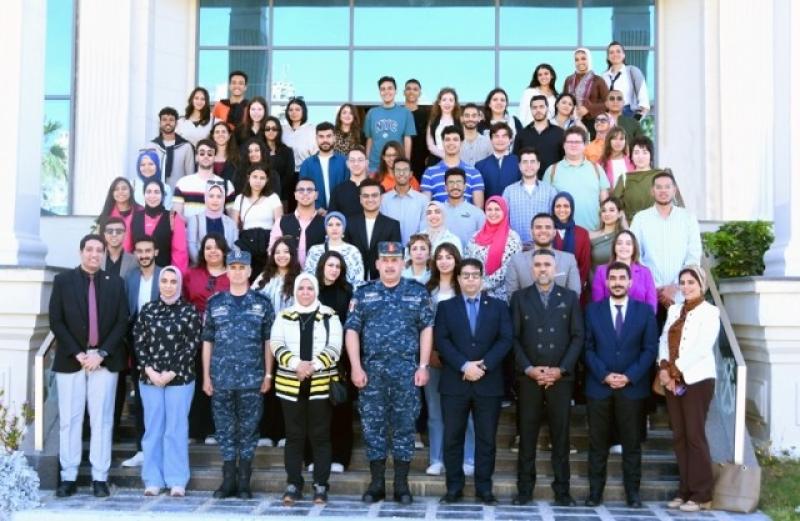 بالتعاون بين «الدفاع» و«الشباب»: زيارات للمنشآت العسكرية لشباب إعلاميين مصريين وأوروبيين