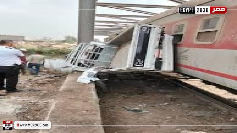 قطار يصطدم بسيارة ربع نقل