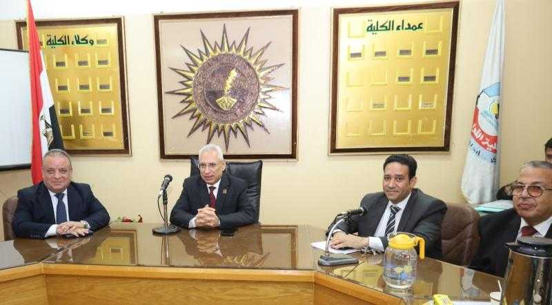رئيس جامعة المنيا يتراس مجالس كليات التربية الفنية والسياحة والفنادق والآداب