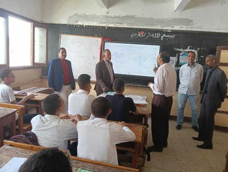 وكيل وزارة التعليم بأسيوط يتابع سير العملية التعليمية بإدارة أبوتيج