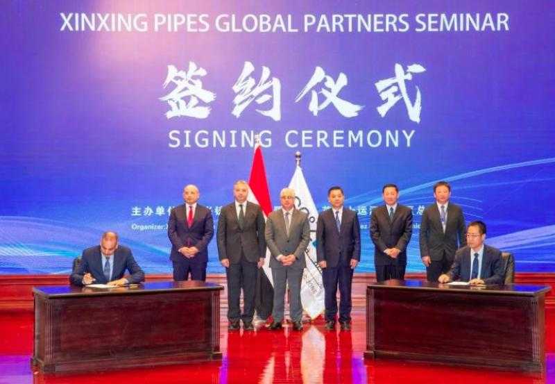 رئيس اقتصادية قناة السويس يشهد توقيع 4 تعاقدات بين مصنع صينى ومشروعات دولية للتصدير بإجمالي 47 مليون دولار