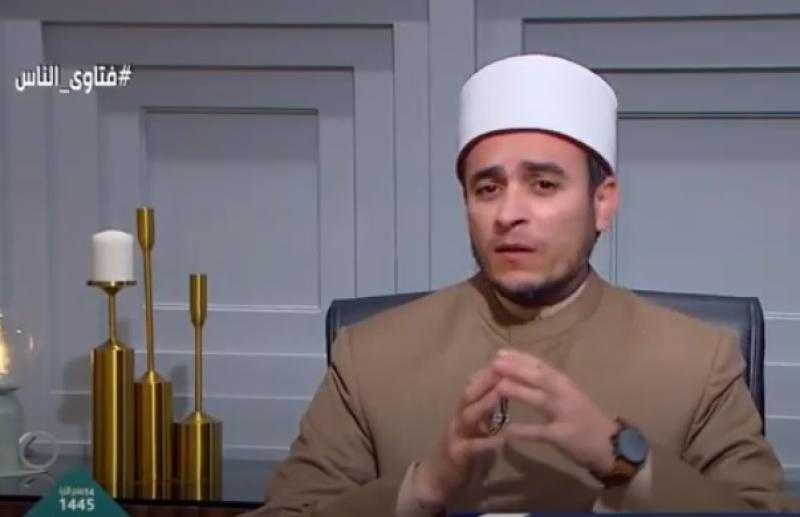 أمين الفتوى: رش المياه في الشارع غير جائز شرعًا ويُعتبر من الإسراف