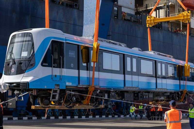 وزير الصناعة و النقل يعلن وصول أول قطار مكيف للخط الأول لمترو الأنفاق إلى ميناء الإسكندرية