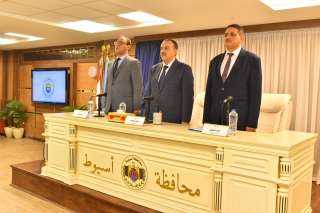 محافظ أسيوط يترأس اجتماع المجلس التنفيذي ويوجه بمتابعة نسب تنفيذ المشروعات التنموية