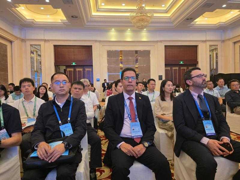 رئيس جامعة بنها يشارك في المؤتمر العالمي للتعليم الرقمي بالصين