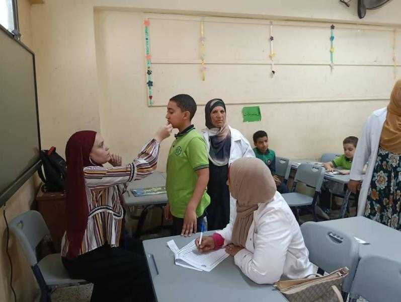 جامعة بنها تواصل قوافلها الطبية بمدارس القليوبية