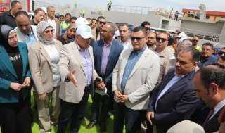 وزير الإسكان ومحافظ الشرقية يتفقدان مشروع صرف صحي سنهوا بمنيا القمح