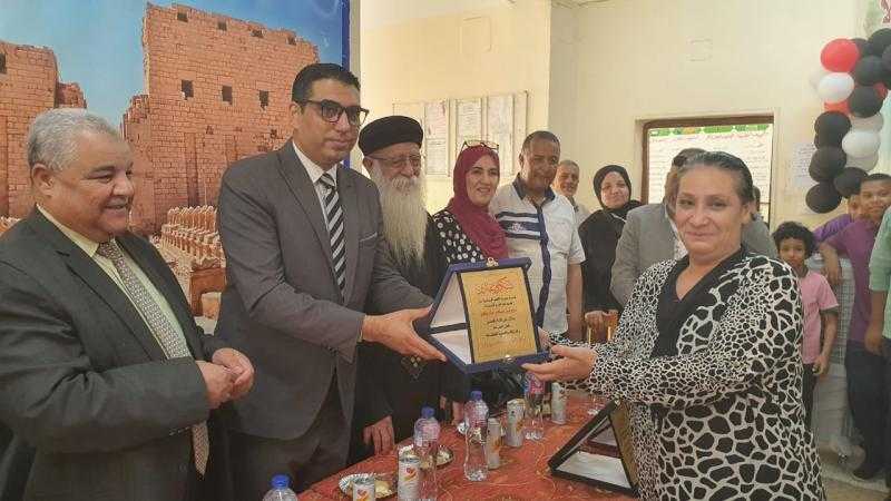 نائب محافظ الأقصر يشيد بإبداعات الطلاب خلال افتتاحه معرض ختام الأنشطة الطلابية بمدرسة الأقصر الإعدادية بنين
