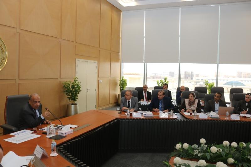 وزير الكهرباء يجتمع برؤساء شركات التوزيع لمراجعة اجراءات تأمين واستقرار التيار