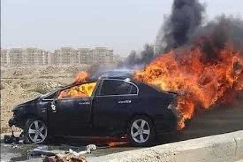 اشتعال سيارة ملاكي أمام مدخل مدينة السادات