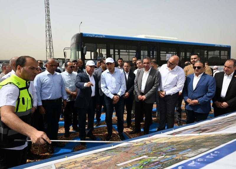 رئيس الوزراء يتفقد المرحلة الأولى من التشغيل التجريبى لمشروع الأتوبيس الترددي لمتابعة جاهزية تشغيله للمواطنين