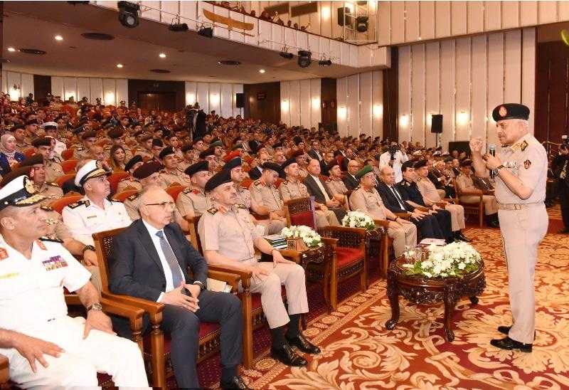 وزير الدفاع يشهد مناقشة البحث الرئيسي لهيئة البحوث العسكرية