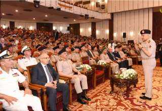 وزير الدفاع يشهد مناقشة البحث الرئيسي لهيئة البحوث العسكرية