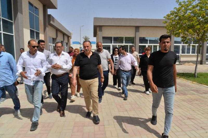 محافظ أسيوط يتفقد مجمع الصناعات الصغيرة بأبنوب
