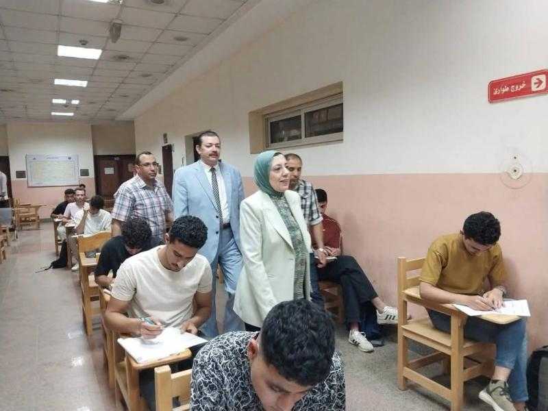 نائب رئيس جامعة بنها تواصل تفقد سير امتحانات الفصل الدراسي الثاني