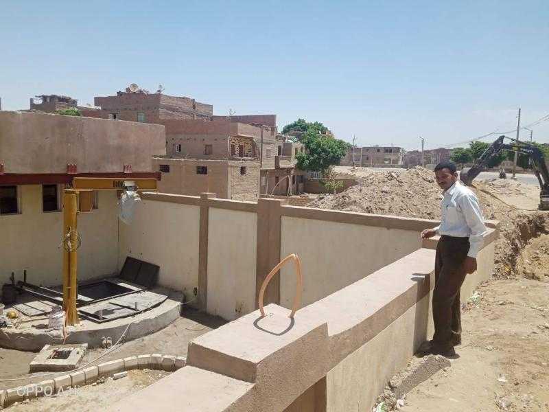 رئيس مركز صدفا بأسيوط يتفقد أعمال الصرف الصحي بقريتي مجريس وبني فيز