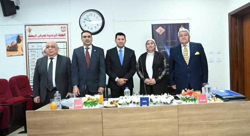 مناقشة رسالة تحت عنوان حوكمة منح المنظمات الأجنبية لتعزيز الأمن القومي المصري للحصول على زمالة كلية الدفاع الوطني بالأكاديمية العسكرية